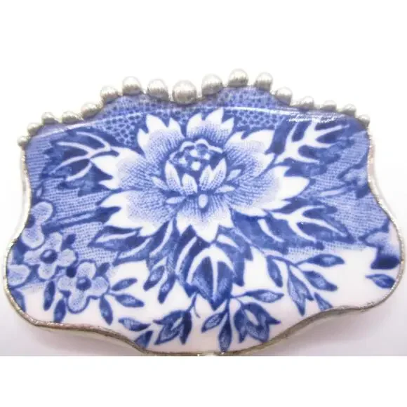 vintage Linda Carrigan '96 "Broken China" blue white dangle brooch pin OOAK 0303 - Picture 3 of 7